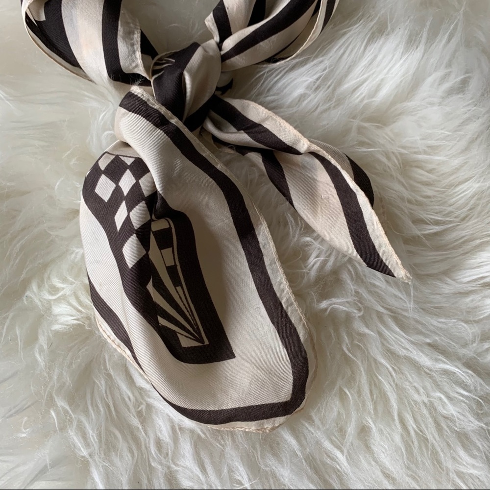 Vintage | Geometric Scarf - Picture 3 of 7